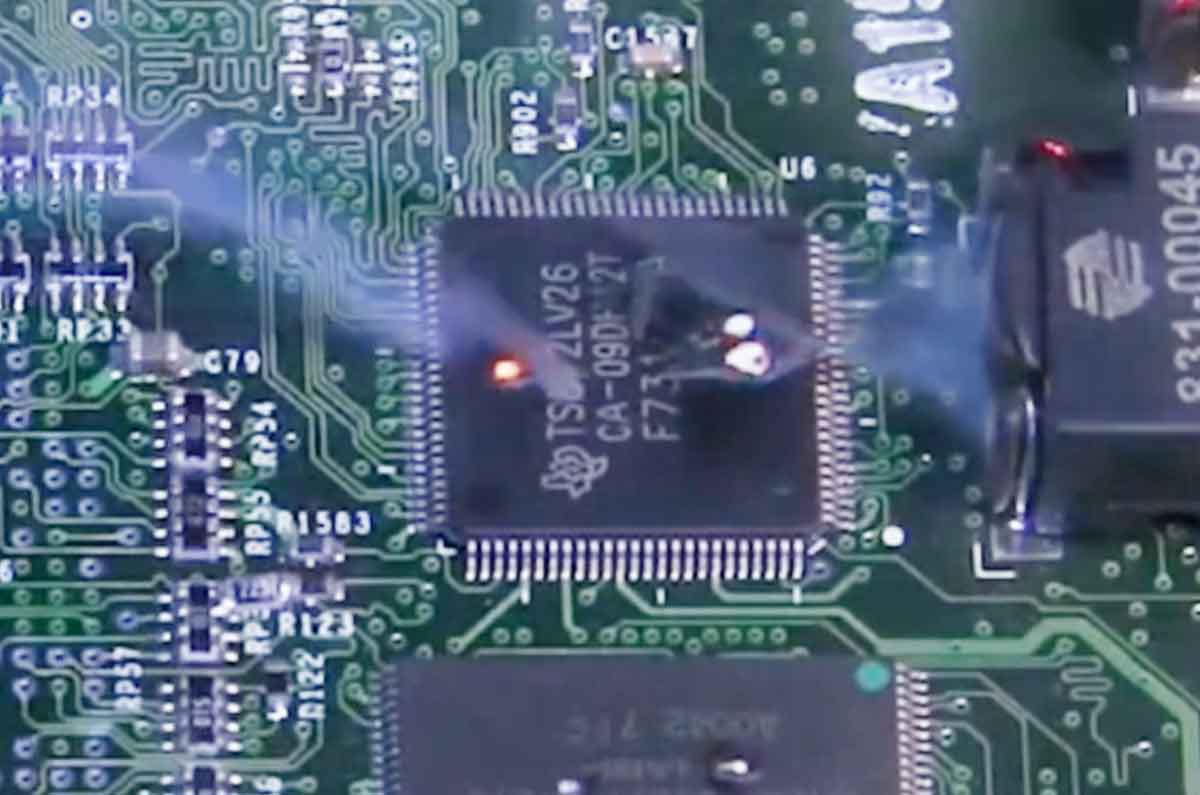 PCB的弱電與混合壓合PCB的優(yōu)勢，真空貼膜機維修故障排除  第1張